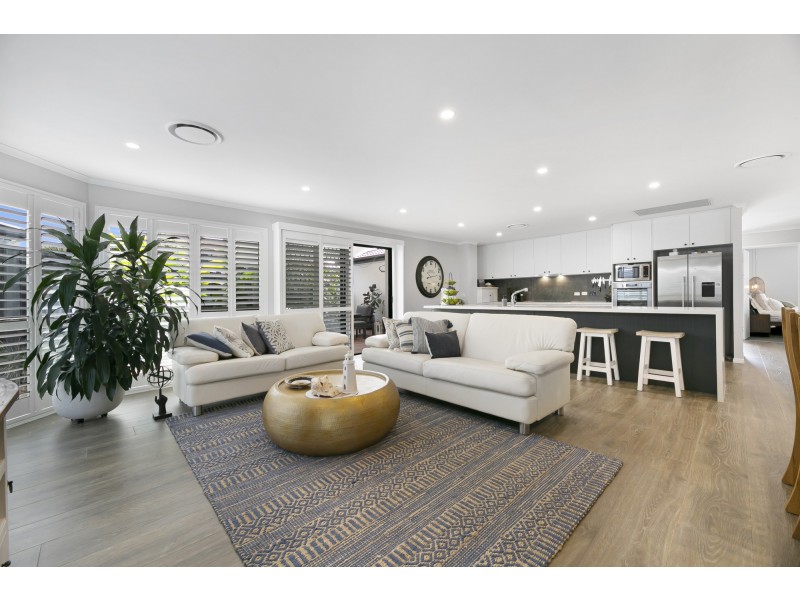 3 Mustique Court, Burleigh Waters QLD 4220