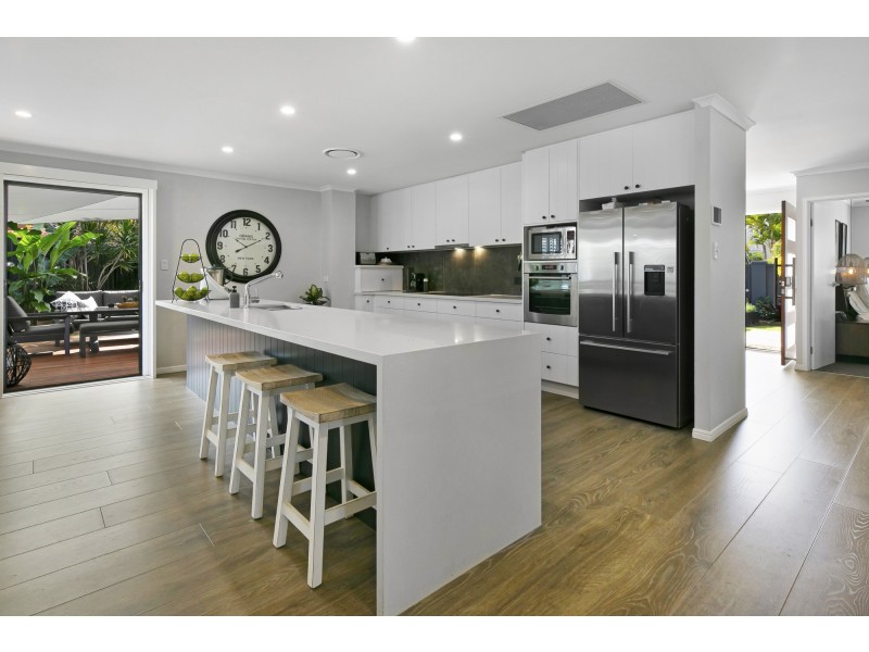 3 Mustique Court, Burleigh Waters QLD 4220