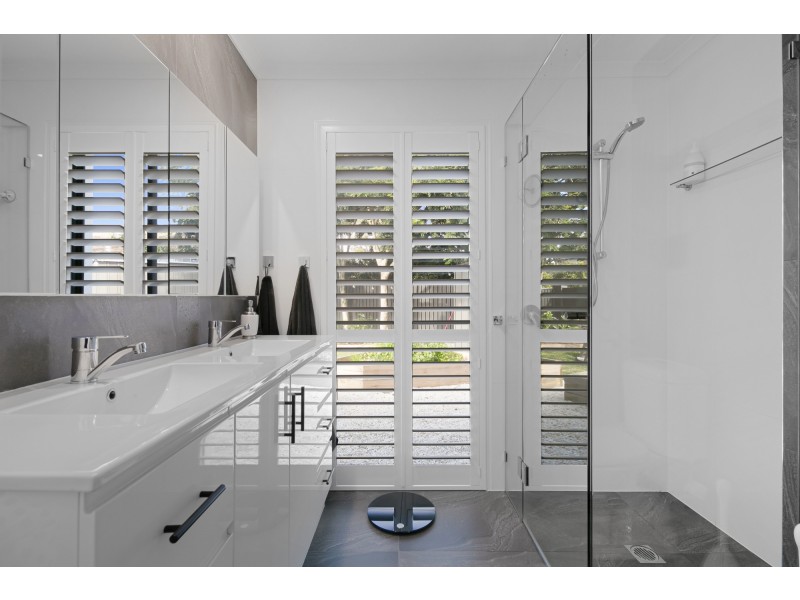 3 Mustique Court, Burleigh Waters QLD 4220