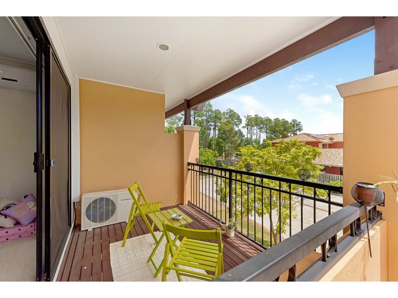 62/302 Christine Avenue, Varsity Lakes QLD 4227