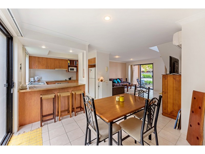 62/302 Christine Avenue, Varsity Lakes QLD 4227