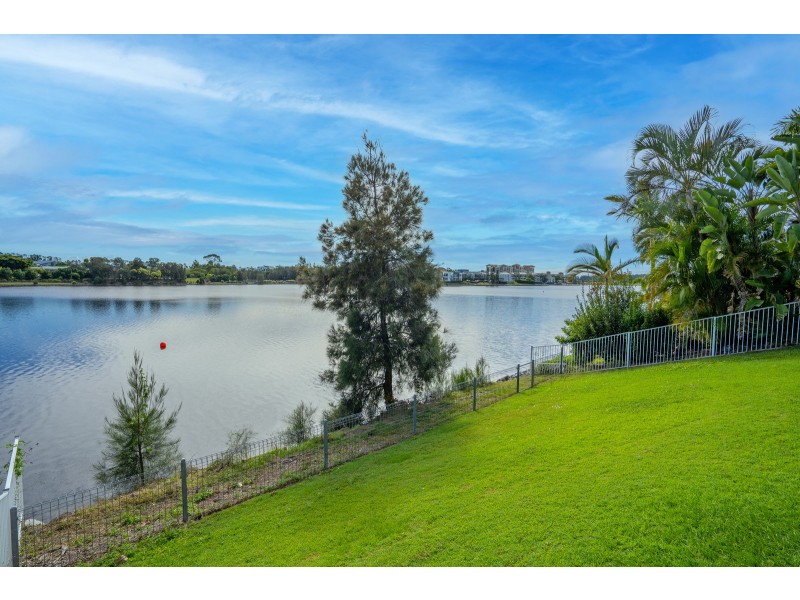 Fourteen Vanderbilt Court, Varsity Lakes QLD 4227