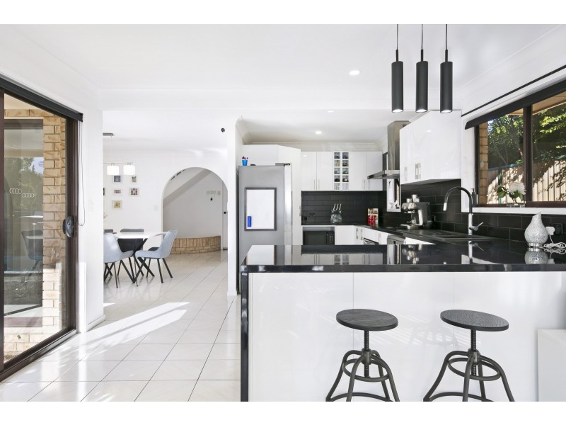 1 Cayman Court, Runaway Bay QLD 4216