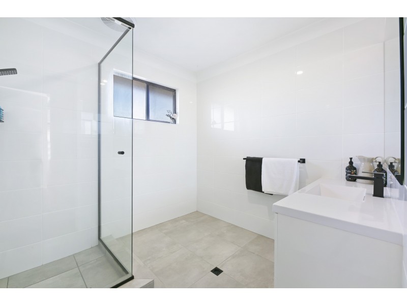 1 Cayman Court, Runaway Bay QLD 4216