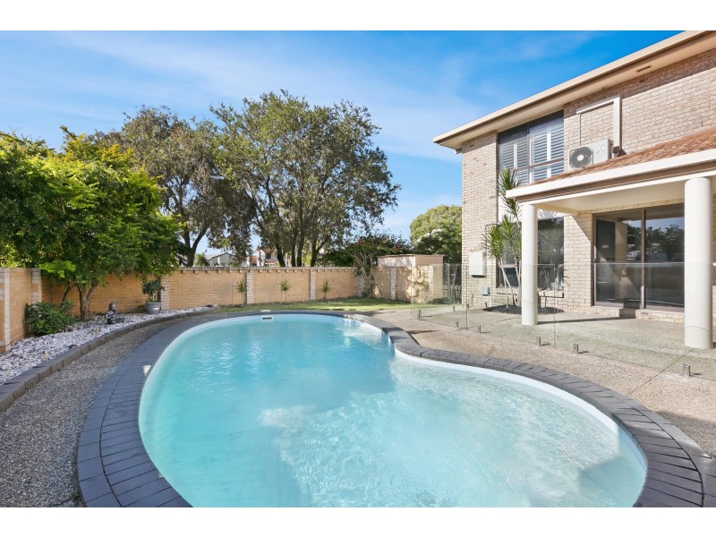 1 Cayman Court, Runaway Bay QLD 4216