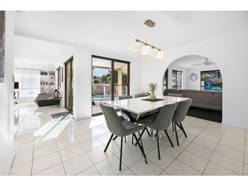 1 Cayman Court, Runaway Bay QLD 4216