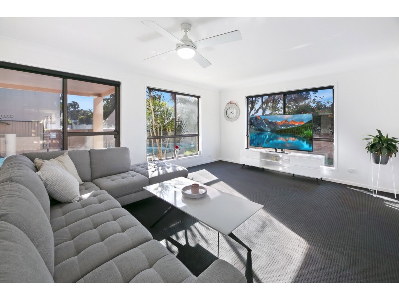 1 Cayman Court, Runaway Bay QLD 4216