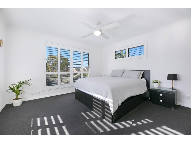 1 Cayman Court, Runaway Bay QLD 4216