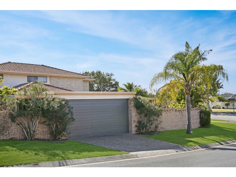 1 Cayman Court, Runaway Bay QLD 4216