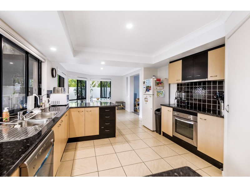 34 Bermuda Street, Broadbeach Waters QLD 4218