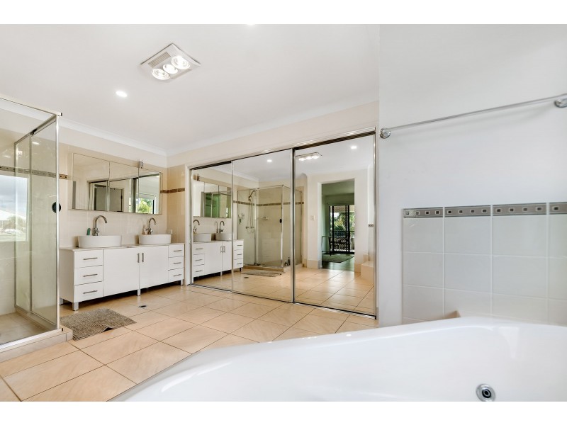 34 Bermuda Street, Broadbeach Waters QLD 4218