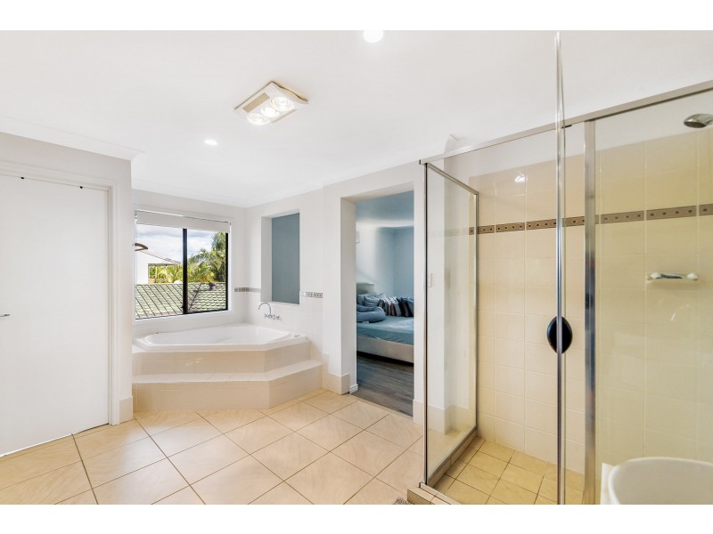 34 Bermuda Street, Broadbeach Waters QLD 4218