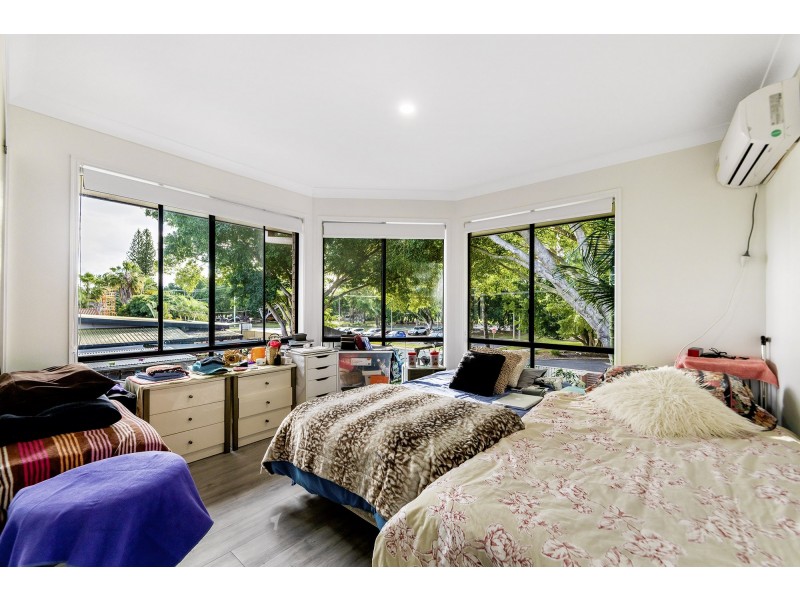 34 Bermuda Street, Broadbeach Waters QLD 4218