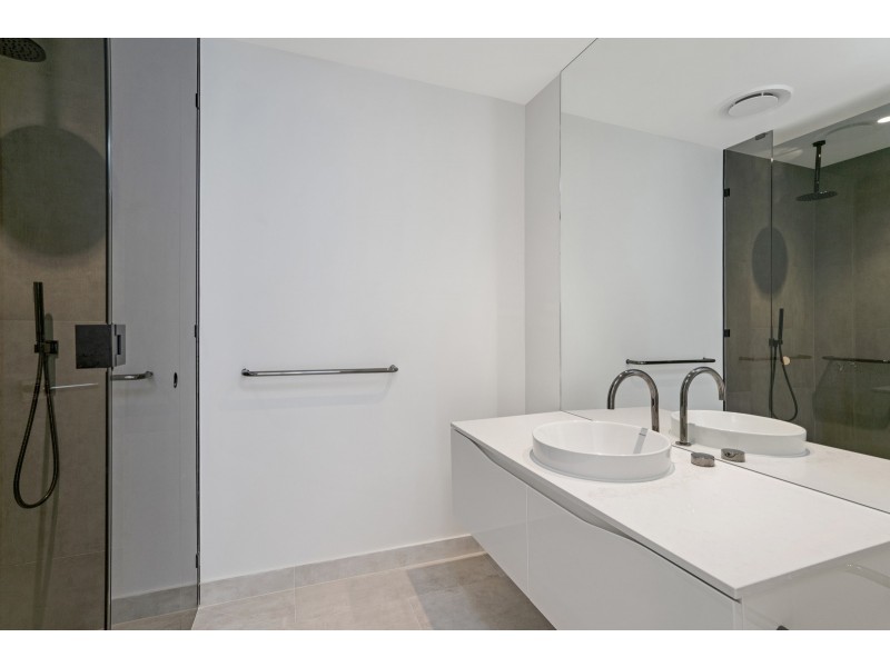 Level 10/11 Lakeview Boulevard, Mermaid Waters QLD 4218