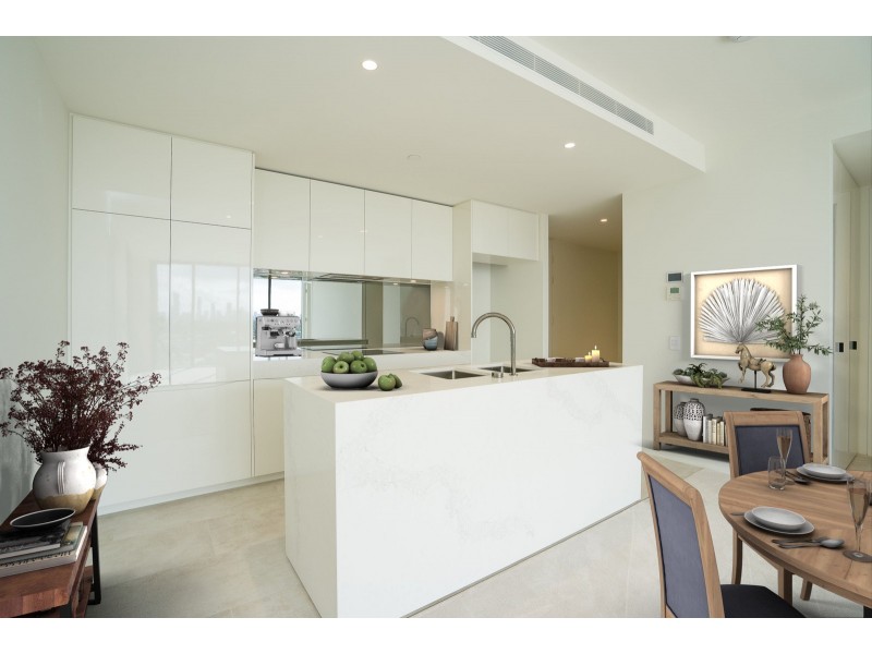 Level 10/11 Lakeview Boulevard, Mermaid Waters QLD 4218