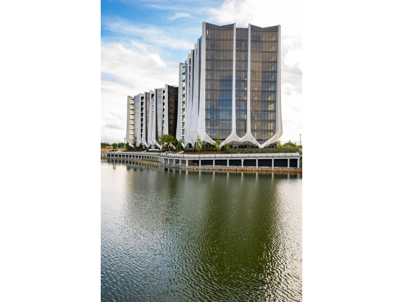 Level 10/11 Lakeview Boulevard, Mermaid Waters QLD 4218