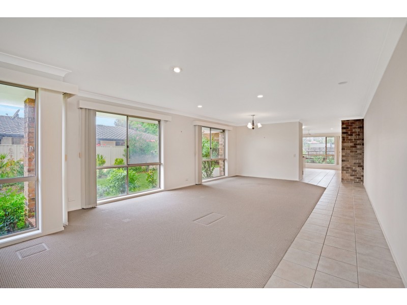4 Wedgebill Parade, Burleigh Waters QLD 4220