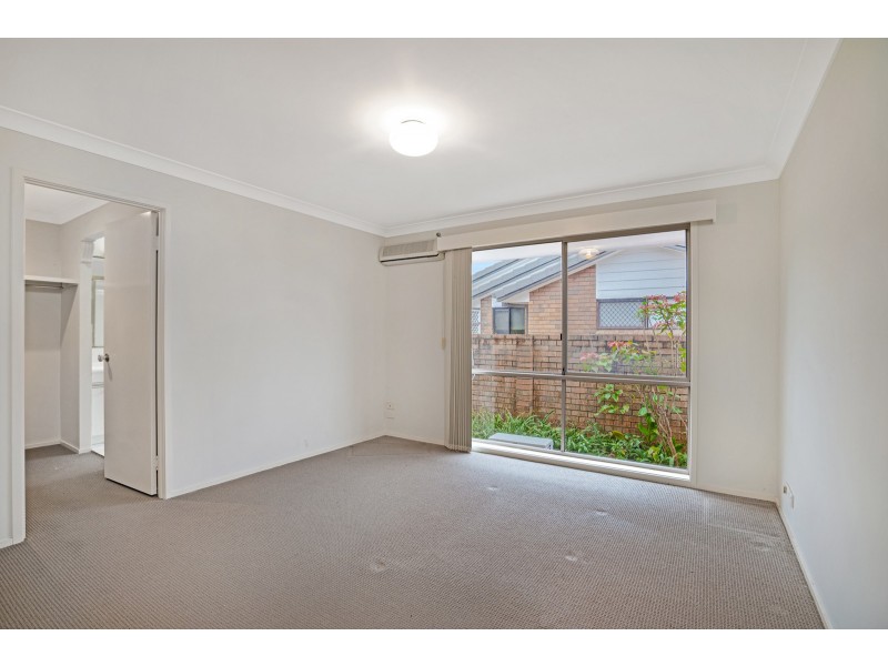 4 Wedgebill Parade, Burleigh Waters QLD 4220
