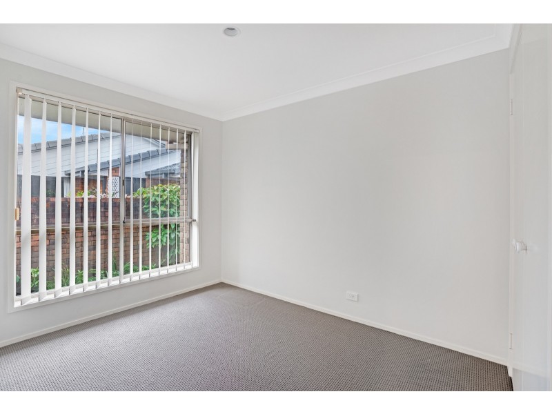 4 Wedgebill Parade, Burleigh Waters QLD 4220