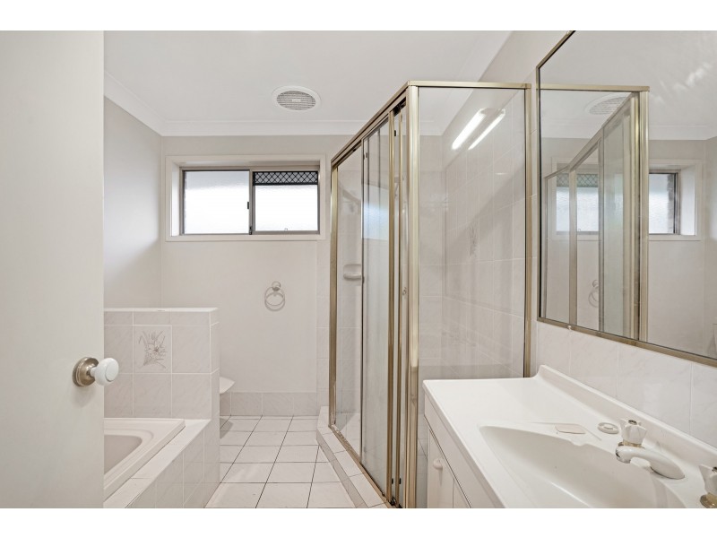 4 Wedgebill Parade, Burleigh Waters QLD 4220