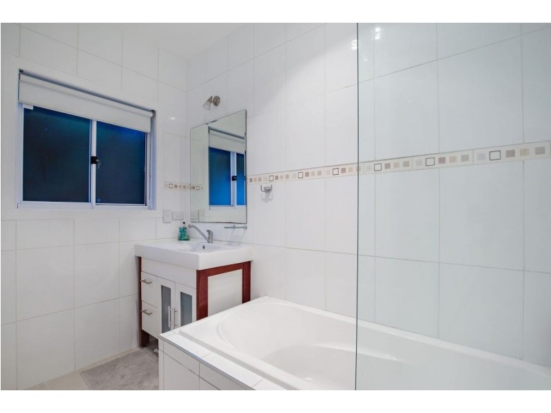 5 Tara Vista Boulevard, Highland Park QLD 4211