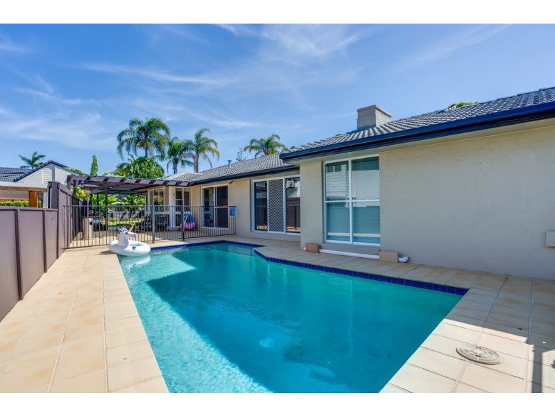 3 Pinnacle Court, Robina QLD 4226