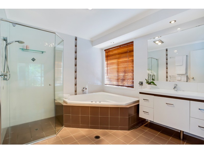 3 Pinnacle Court, Robina QLD 4226