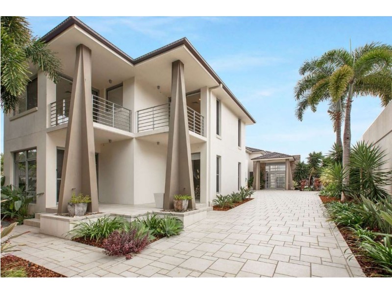 291 Monaco Street, Broadbeach Waters QLD 4218