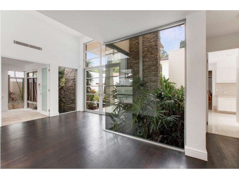 291 Monaco Street, Broadbeach Waters QLD 4218