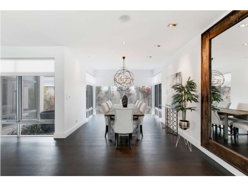 291 Monaco Street, Broadbeach Waters QLD 4218