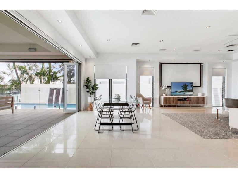 291 Monaco Street, Broadbeach Waters QLD 4218