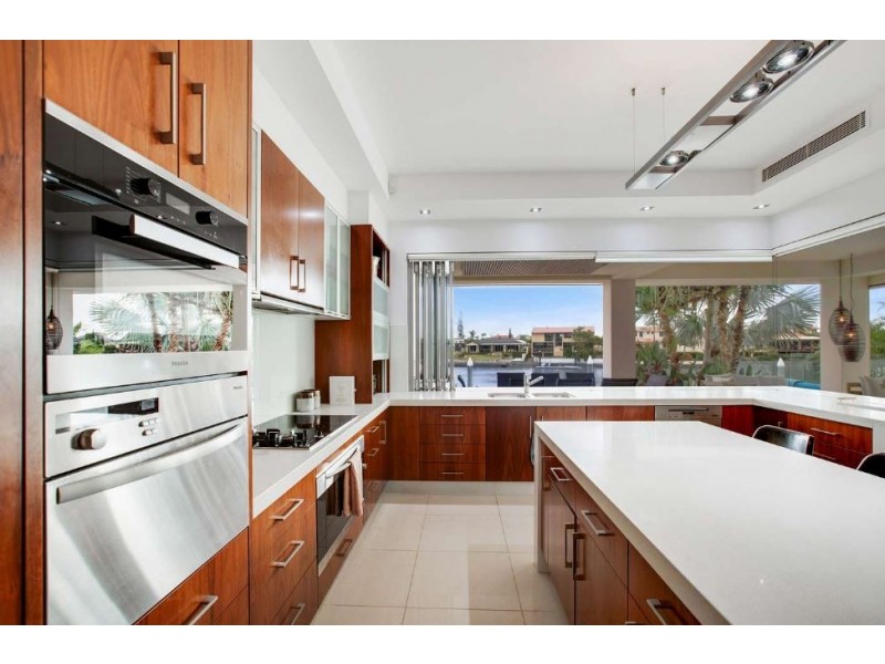 291 Monaco Street, Broadbeach Waters QLD 4218