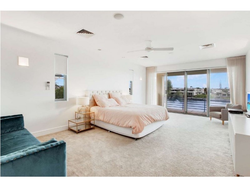 291 Monaco Street, Broadbeach Waters QLD 4218