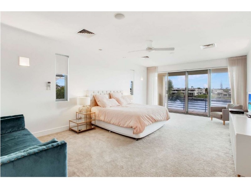 291 Monaco Street, Broadbeach Waters QLD 4218