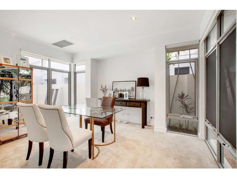 291 Monaco Street, Broadbeach Waters QLD 4218