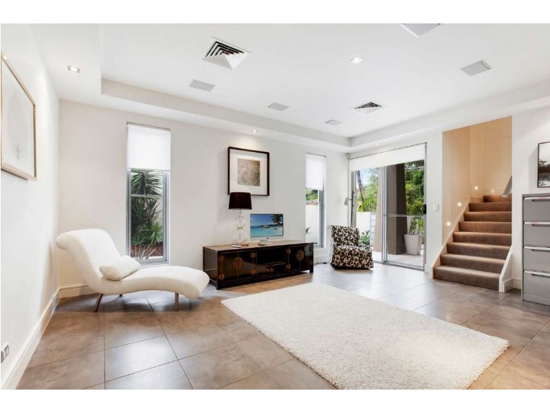 291 Monaco Street, Broadbeach Waters QLD 4218