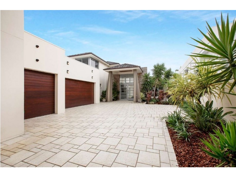 291 Monaco Street, Broadbeach Waters QLD 4218