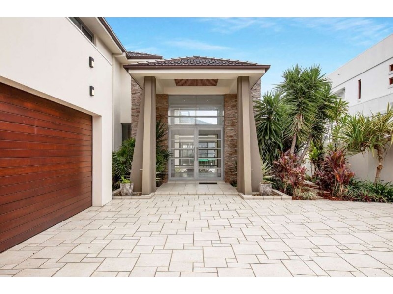 291 Monaco Street, Broadbeach Waters QLD 4218