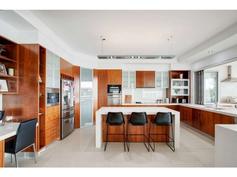 291 Monaco Street, Broadbeach Waters QLD 4218