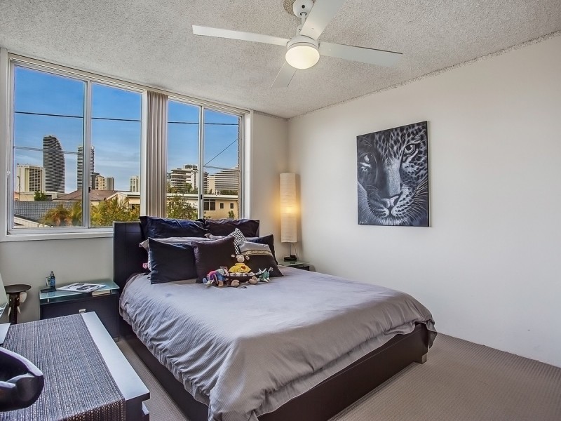 1/7 Havana Key, Broadbeach Waters QLD 4218