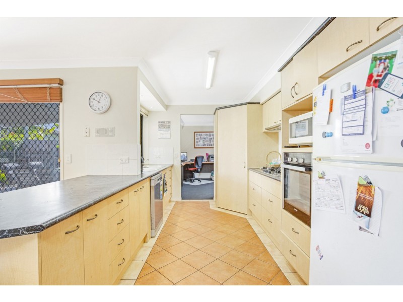 19 Wild Duck Drive, Mermaid Waters QLD 4218