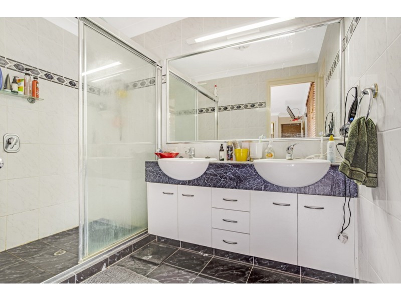 19 Wild Duck Drive, Mermaid Waters QLD 4218