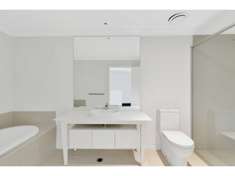 173 North Hill Drive, Robina QLD 4226