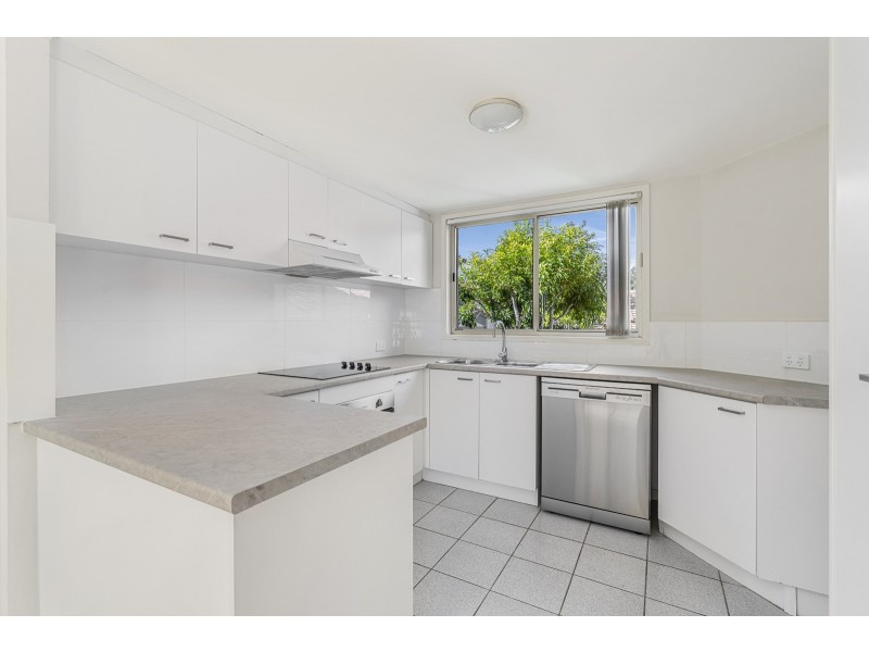 24/3 Arundel Drive, Arundel QLD 4214