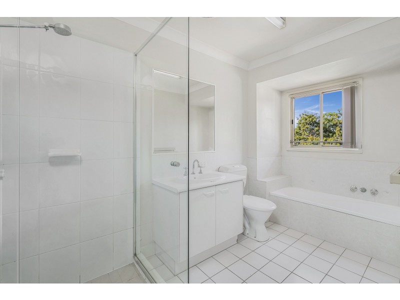 24/3 Arundel Drive, Arundel QLD 4214