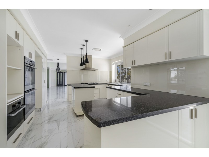 16 Glenrowan Drive, Tallai QLD 4213