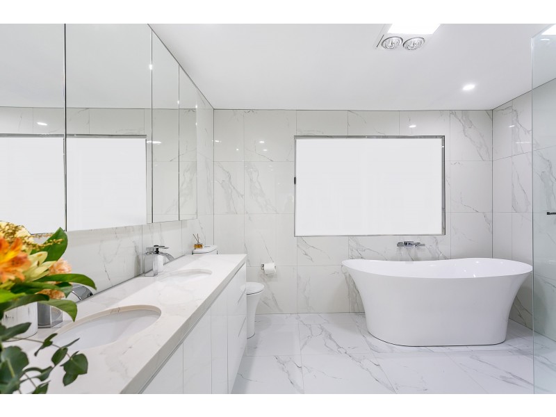 16 Glenrowan Drive, Tallai QLD 4213