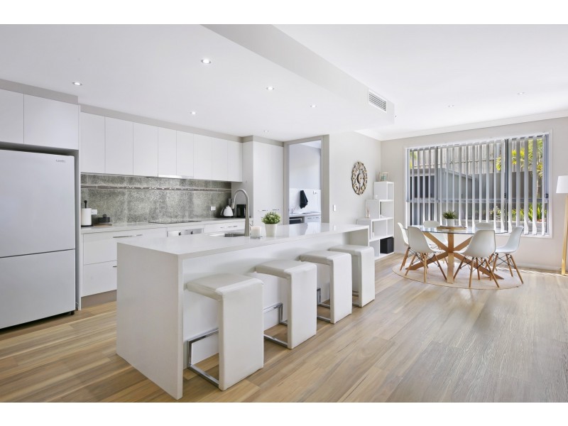 2/14 Heights Drive, Robina QLD 4226