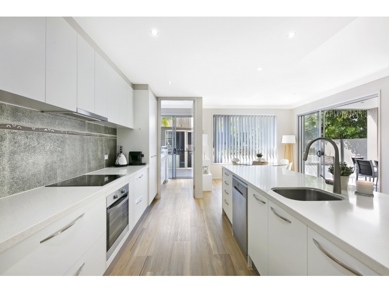 2/14 Heights Drive, Robina QLD 4226