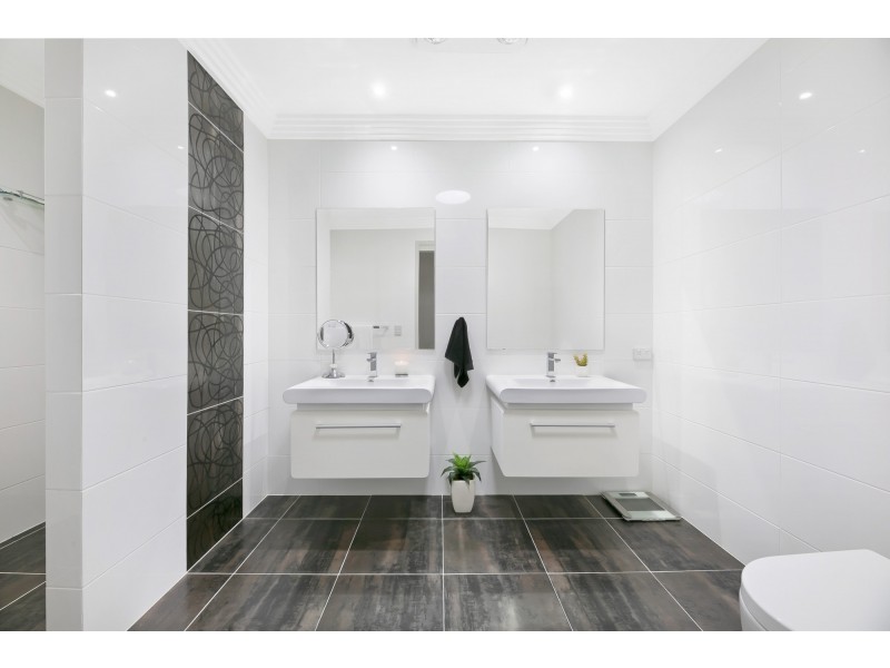 2/14 Heights Drive, Robina QLD 4226